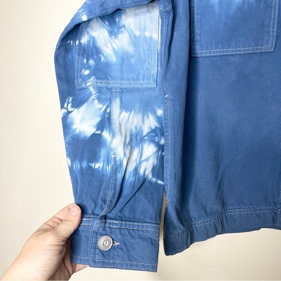 NWOT BDG Urban Outfitters Oversized Blue Denim Tie-Dye Jean Jacket Women’s XS - Picture 5 of 9
